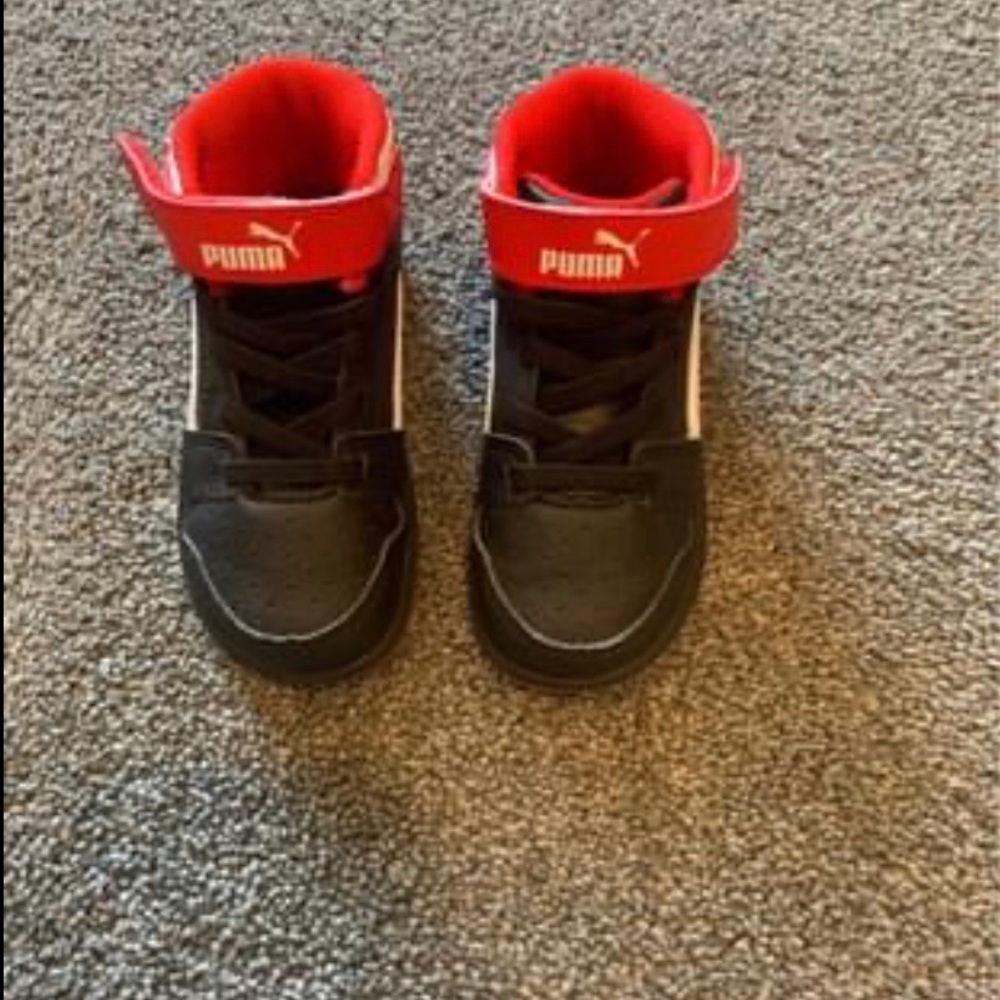 Toddler size 6 pumas